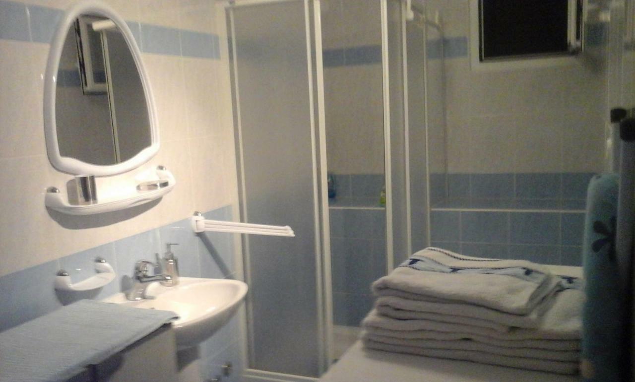 Apartmani Bozic-Omišalj Εξωτερικό φωτογραφία